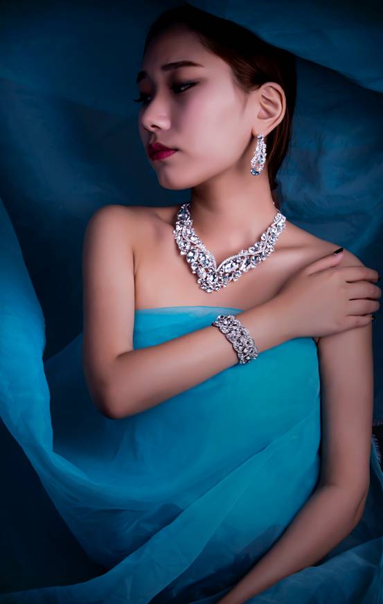 2.《典雅碧幽蓝》--孙妮